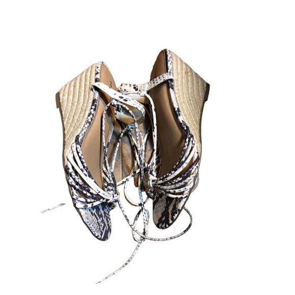 Torrid reptile print wedge esperadille sandals. NWOB. Size 9W - Picture 3 of 6